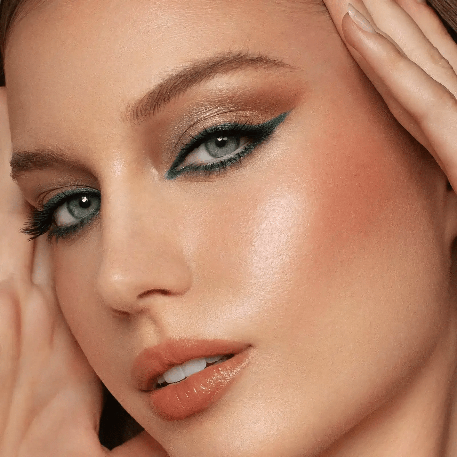 FARMASi Oasis Collection - Lost Lagoon Eyeshadow Palette - Tess Marketplace